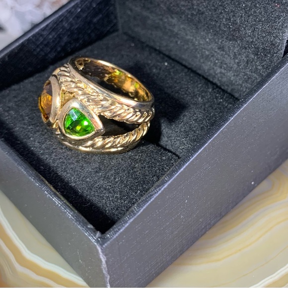 GOLD TONE BRAIDED ROPE STYLE RING WITH AMBER AND PERIDOT GLASS RING SIZE 7 - Picture 3 of 4